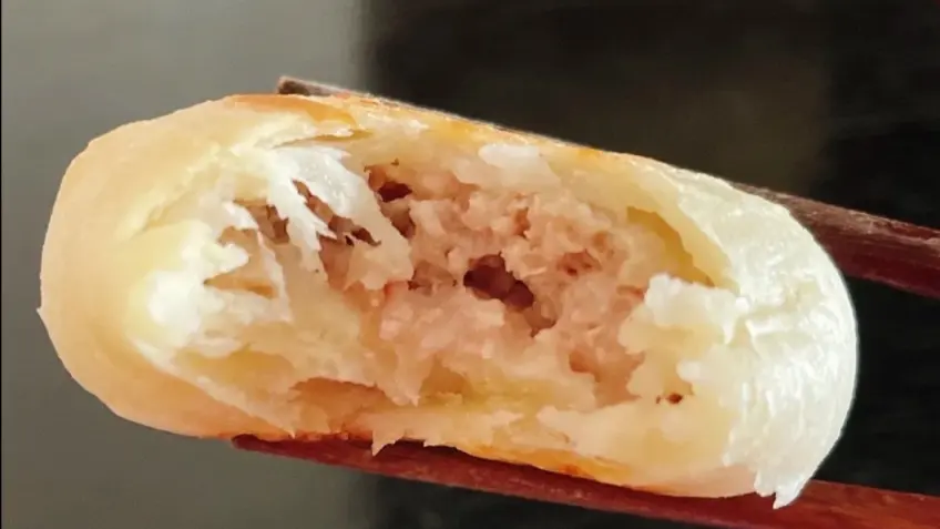 大不同鲜肉月饼酥皮与肉馅截面
