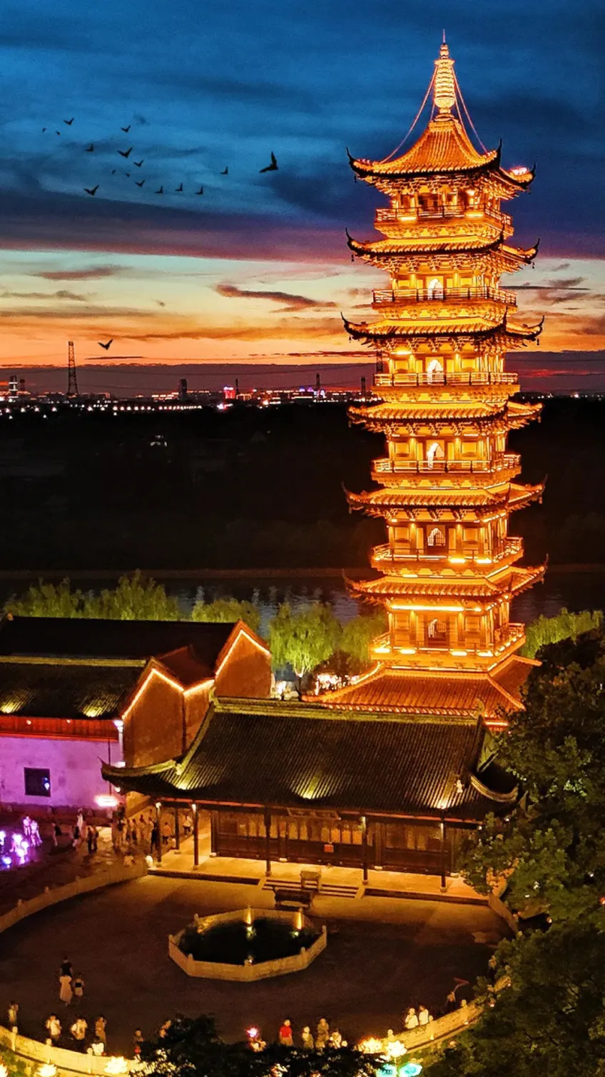 西栅白莲塔夜景灯光