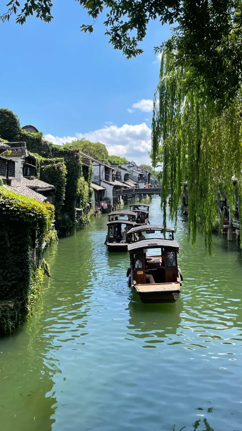 西栅河景摇橹船水道