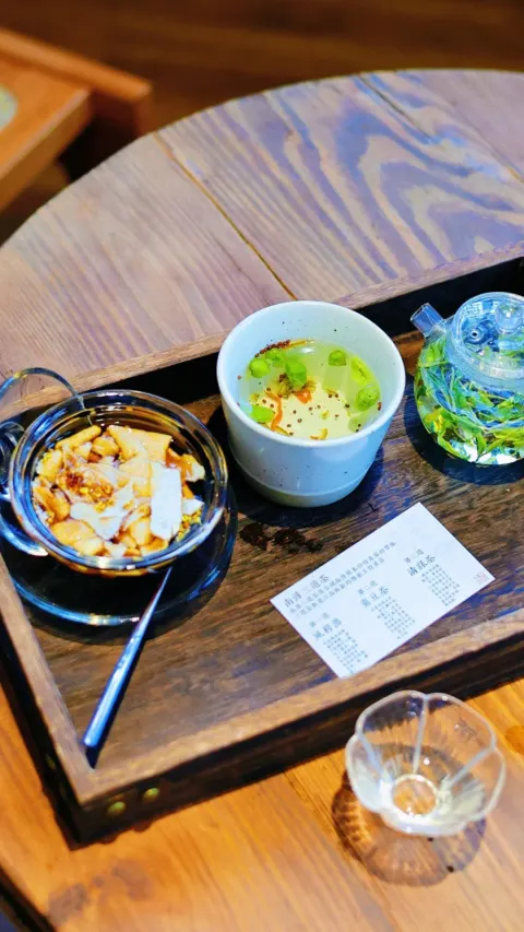 在南浔仅花两杯奶茶的钱,就能在丝业会馆喝南浔三道茶听评弹,南浔旅游隐藏玩法大全一定要收藏!