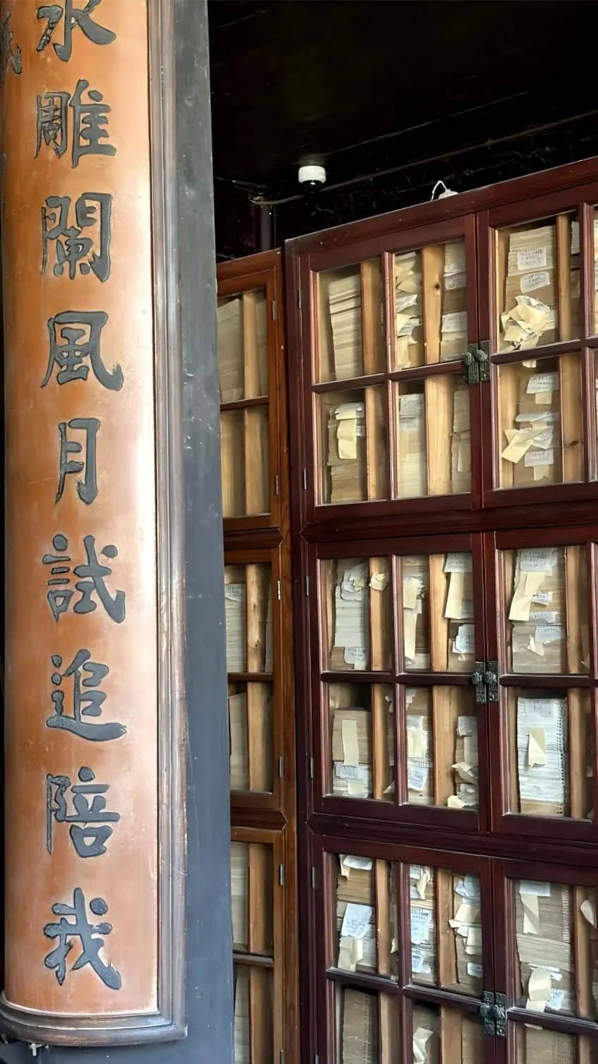 嘉业堂藏书楼室内抱柱与书橱