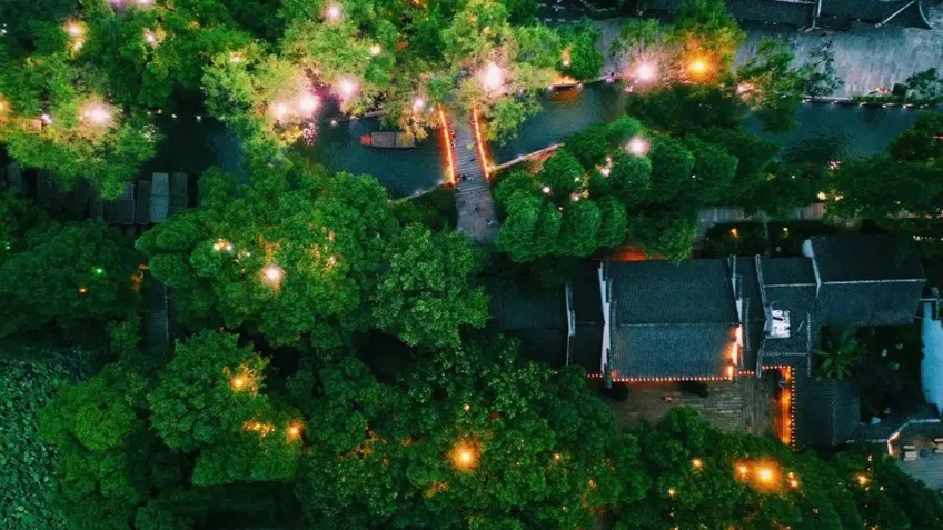南浔古镇夜景航拍灯火石桥与河道