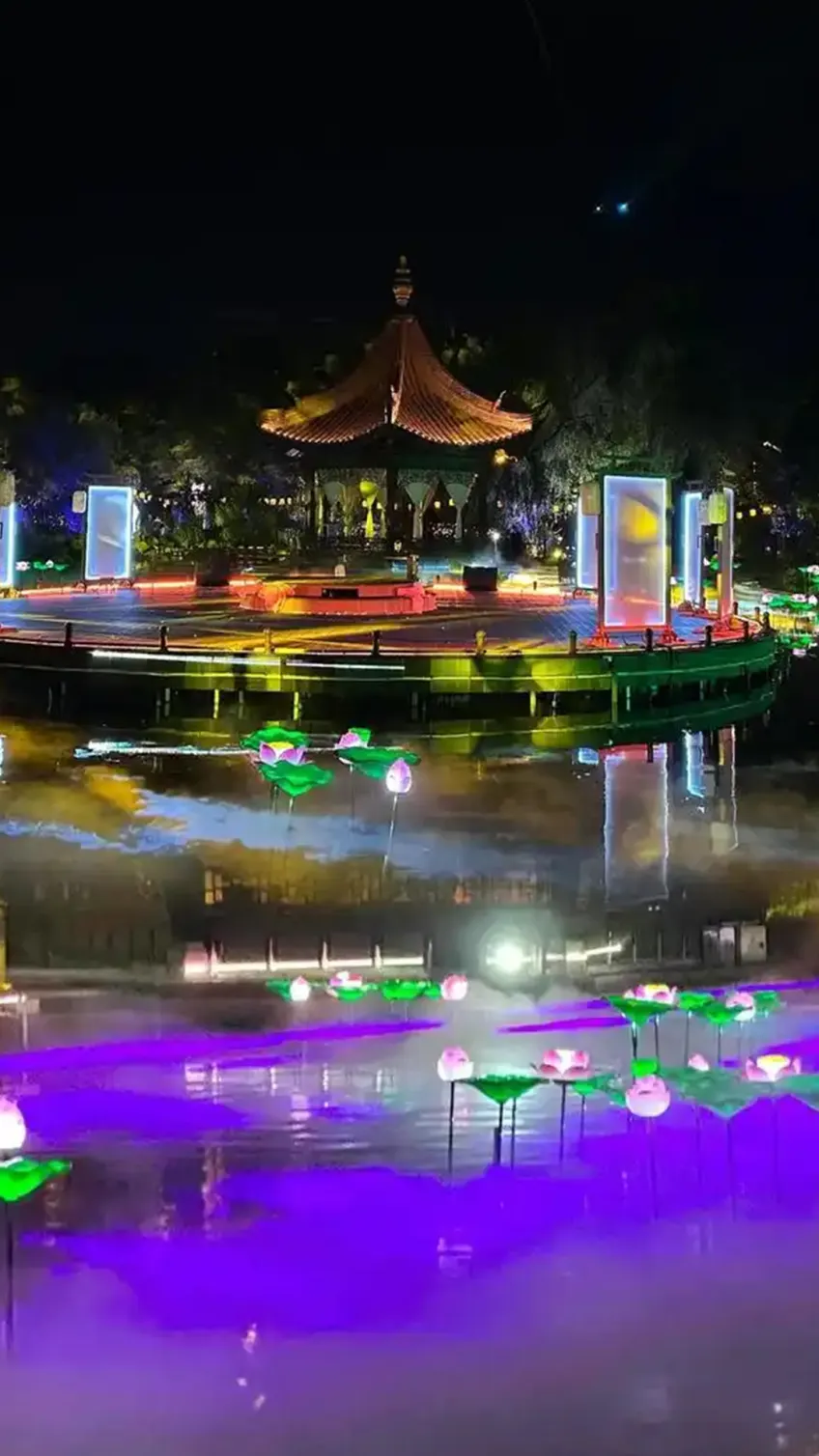 南浔夜宴荷花灯与水上圆形舞台