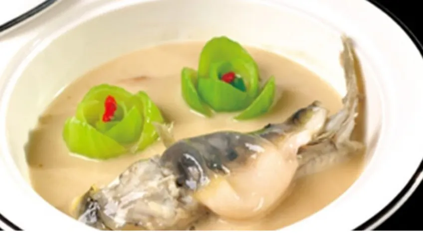 鲃肺汤整鱼砂锅菜心