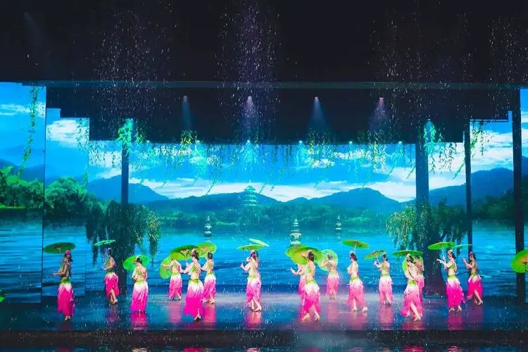 宋城千古情西子傳說幕雨中傘舞劇照
