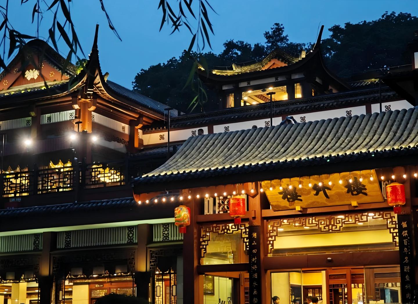 沉浸式体验杭州夜游，带你见识不一样的杭州，给你全新的旅游感受