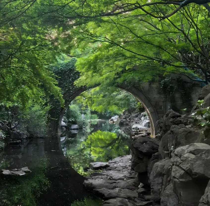 柳浪闻莺新横河桥圆形桥洞倒影