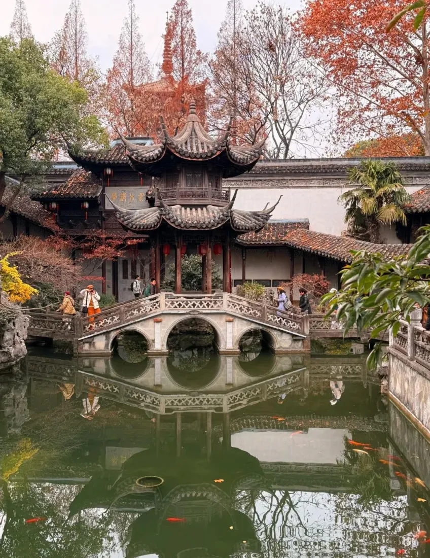 芝園三孔石橋水亭與秋色倒影