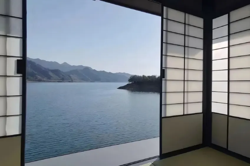 日式客房推开障子门见千岛湖岛屿
