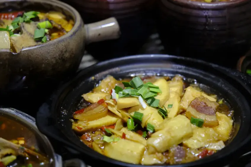淳安冬筍配臘肉砂鍋裝