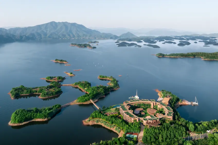 千岛湖可人酒店湖景建筑外观实景