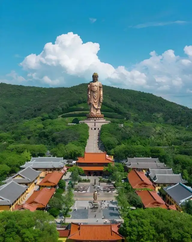 航拍灵山大佛与山下祥符禅寺建筑群