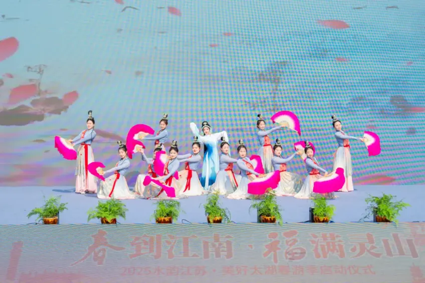 灵山春日启动仪式粉扇汉服群舞