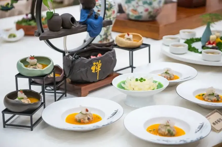 蔬食馆禅字石钵与素宴摆台
