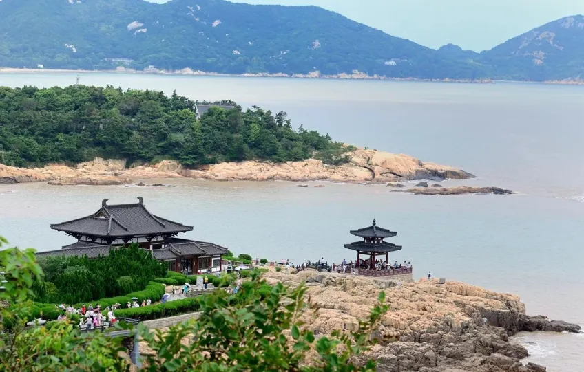 夏季普陀山蓝海金沙晴空白云