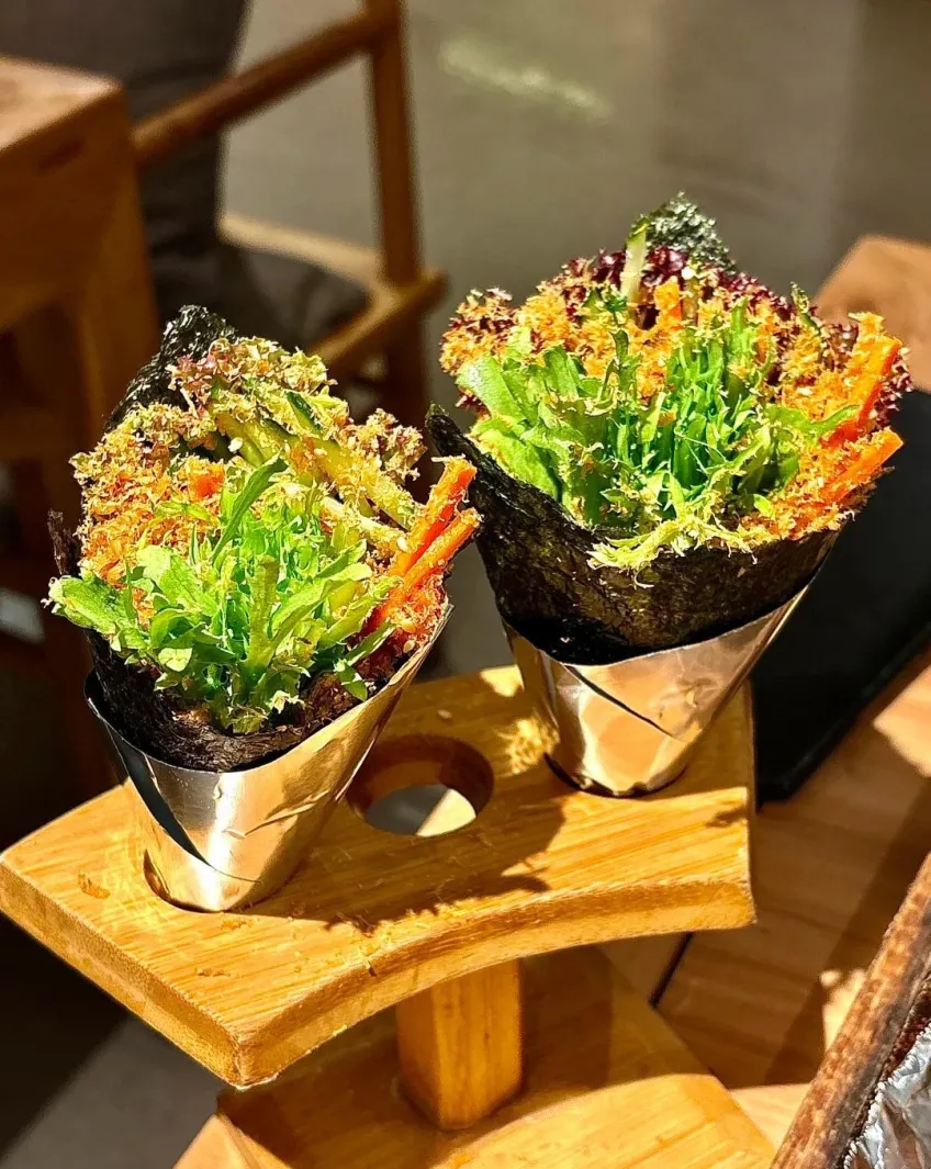 素食餐厅蔬菜手卷直立摆盘