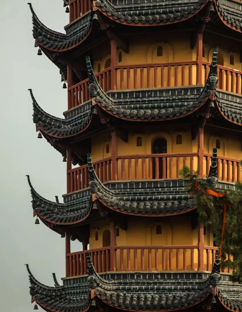 豎圖慈壽塔多層飛簷松枝