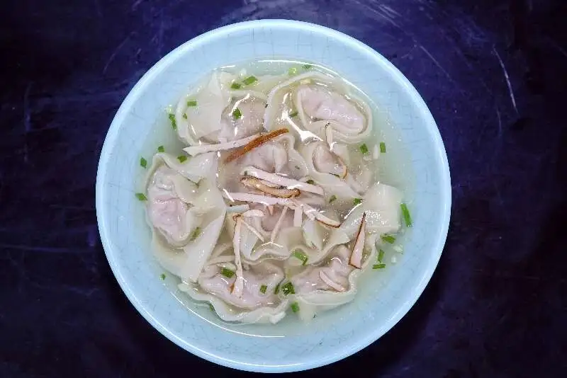 荣巷老街小馄饨清汤碗配葱花