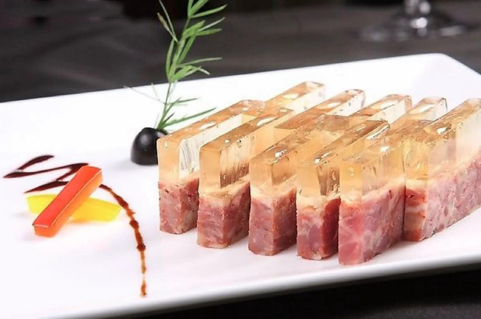 江苏美食推荐：从南京盐水鸭到徐州地锅鸡，一口吃透江南鲜甜与热辣
