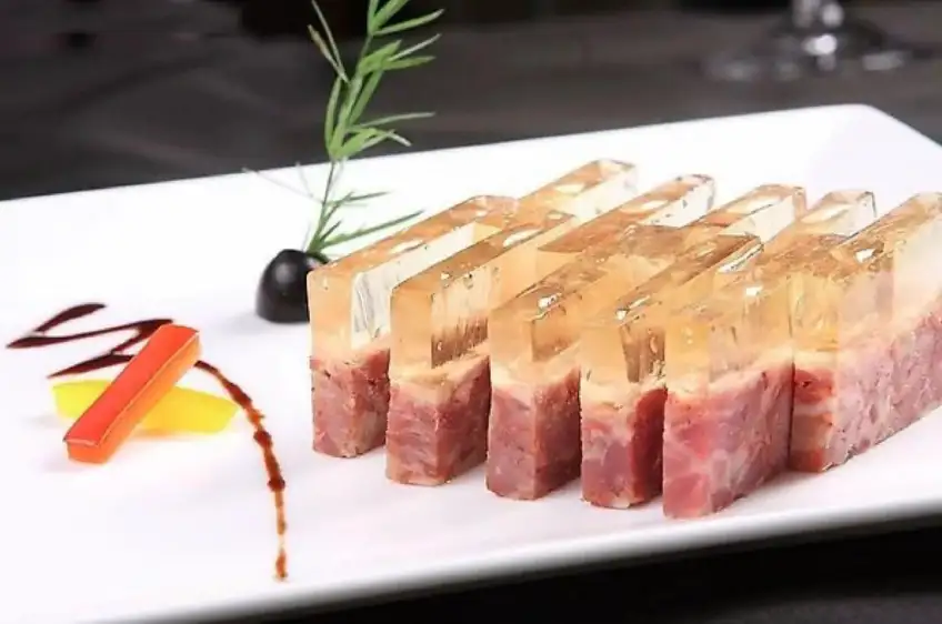 白盘六片水晶肴肉肉冻分层清晰