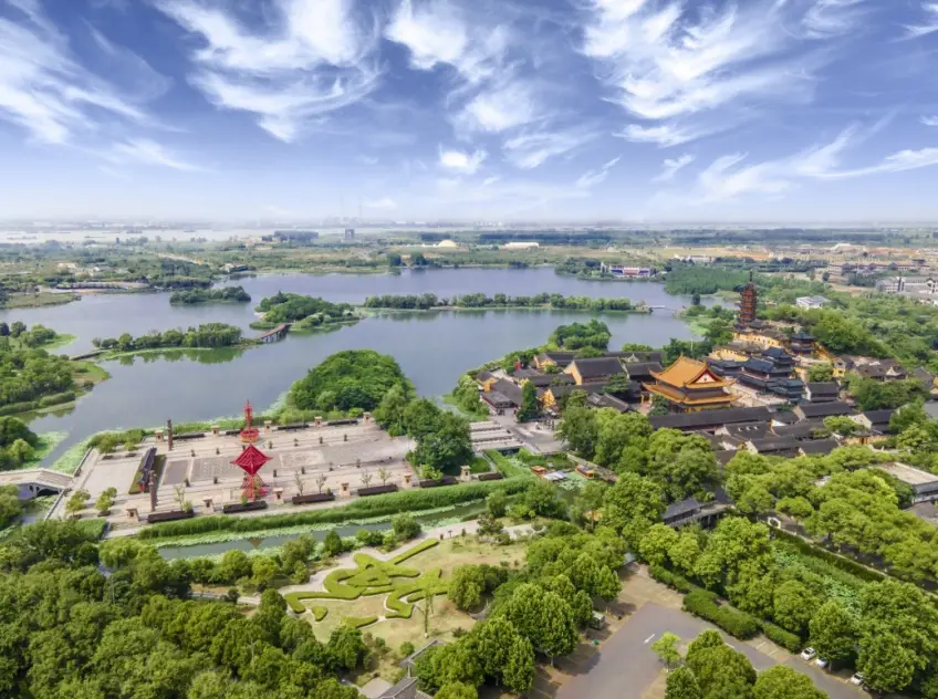 航拍金山寺慈寿塔环湖岛屿与广场绿化