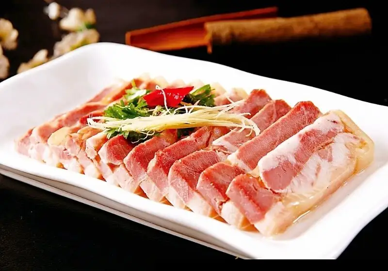 餚肉皮凍薄片薑絲香菜擺盤