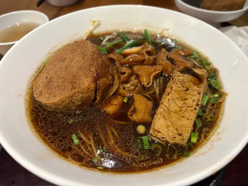 宴春酒樓鍋蓋麵特寫
