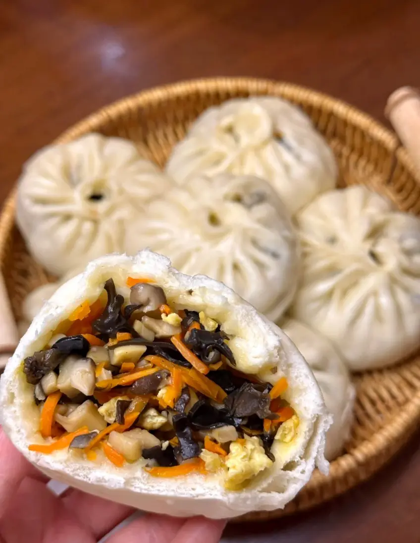 豎圖素包子木耳胡蘿蔔餡