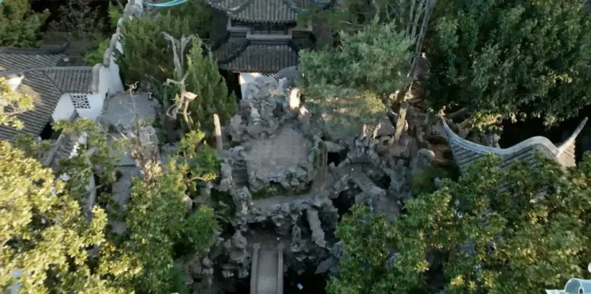 苏州狮子林假山迷宫洞壑与石径
