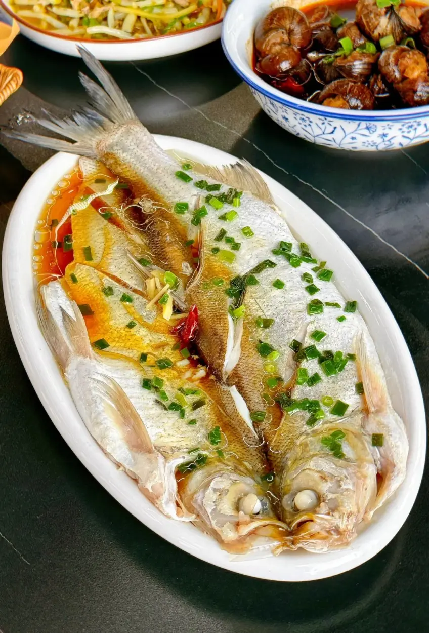 清蒸太湖白魚裝盤示意畫面