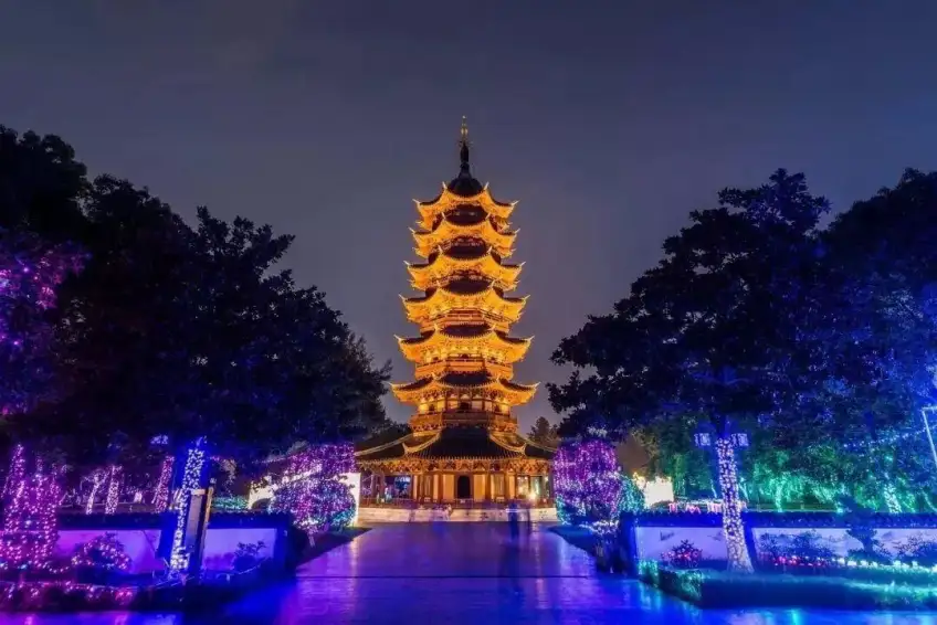 苏州盘门景区瑞光塔夜景与两侧灯光大道