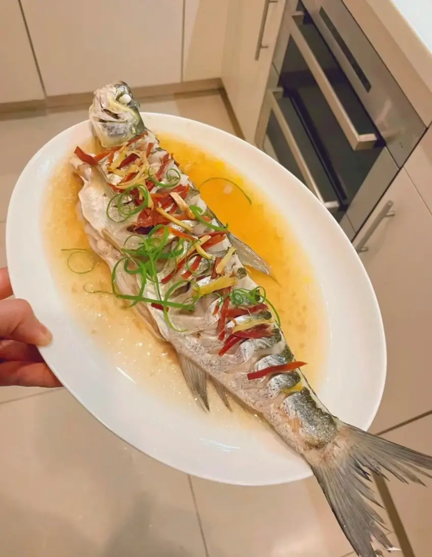 苏州盘门清蒸白鱼装盘特写