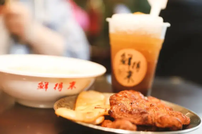 鲜得来排骨年糕盖碗与饮品