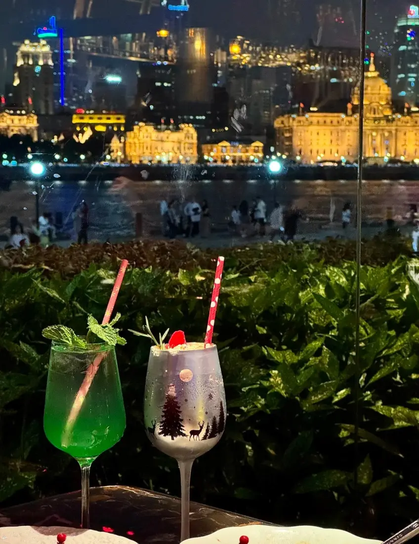 一八八六靠窗夜饮外滩万国建筑