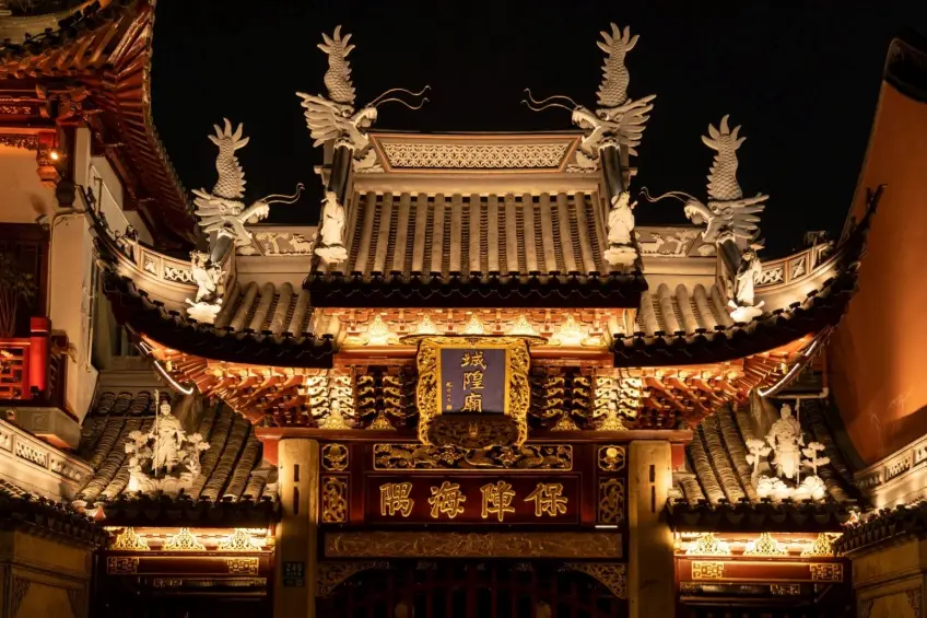 上海城隍庙夜景街巷服务区风貌