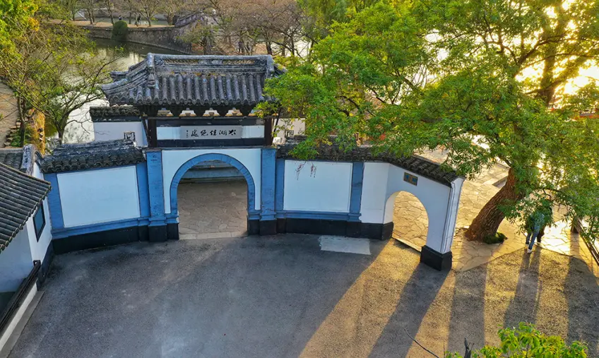 鼋头渚太湖佳绝处牌坊月洞门