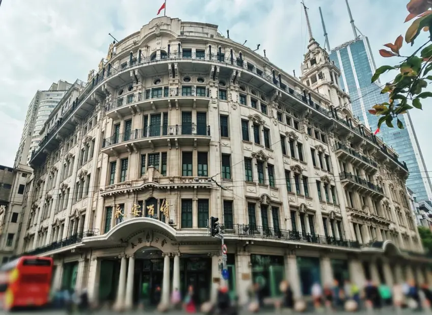 南京路永安百貨立面鐘樓與街景外景