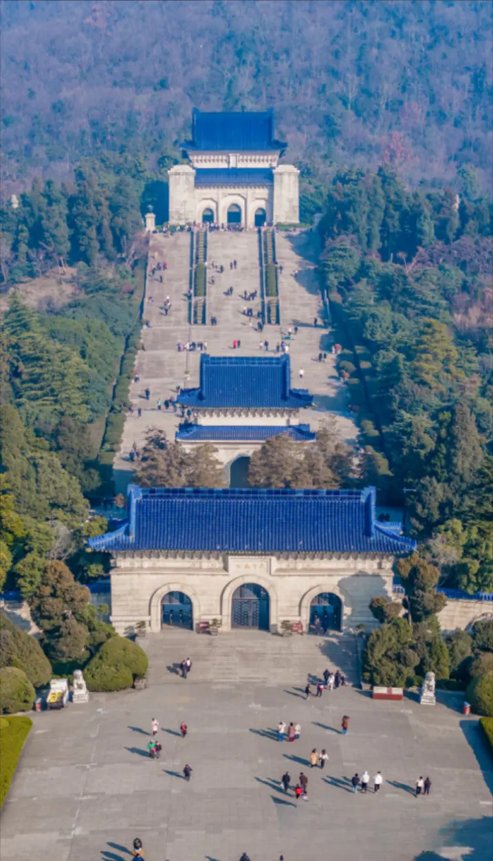 博爱门至祭堂长阶俯视示意
