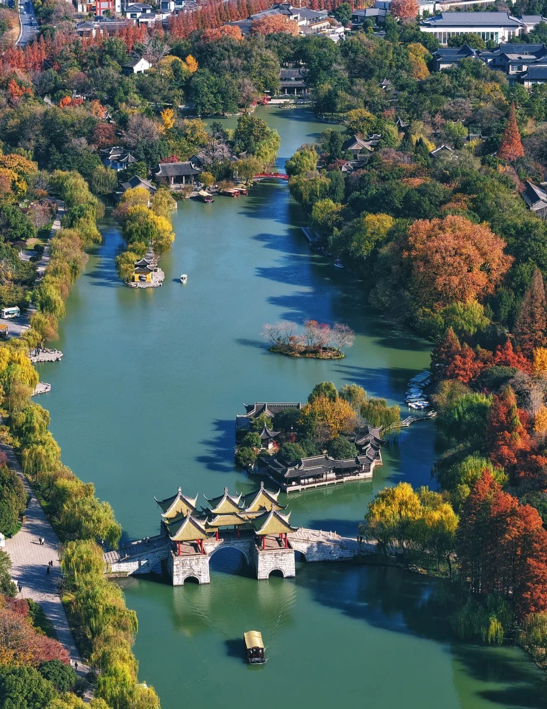 瘦西湖的历史深度揭秘，谁把一条运河支流打造成家喻户晓的天下名湖？