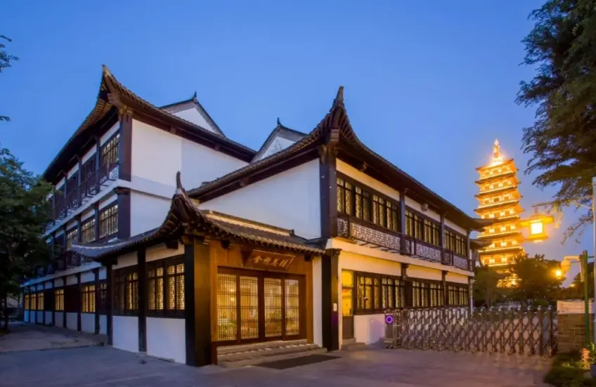 大明寺福慧精舍外景门庭与院墙