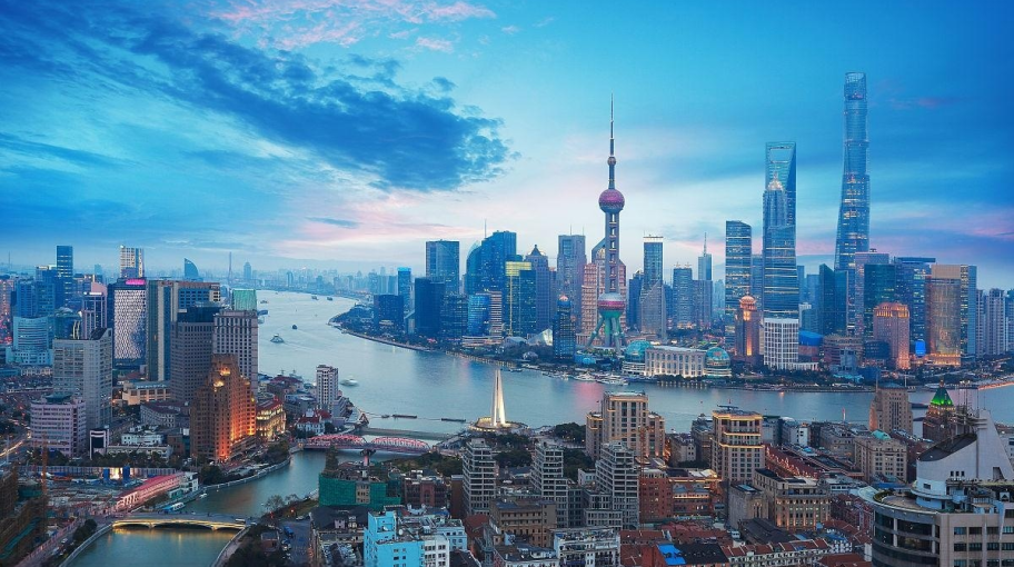 上海是中國經濟金融中心,擁有外灘、東方明珠、迪士尼等景點,是一座時尚與底蘊兼具的國際大都市
