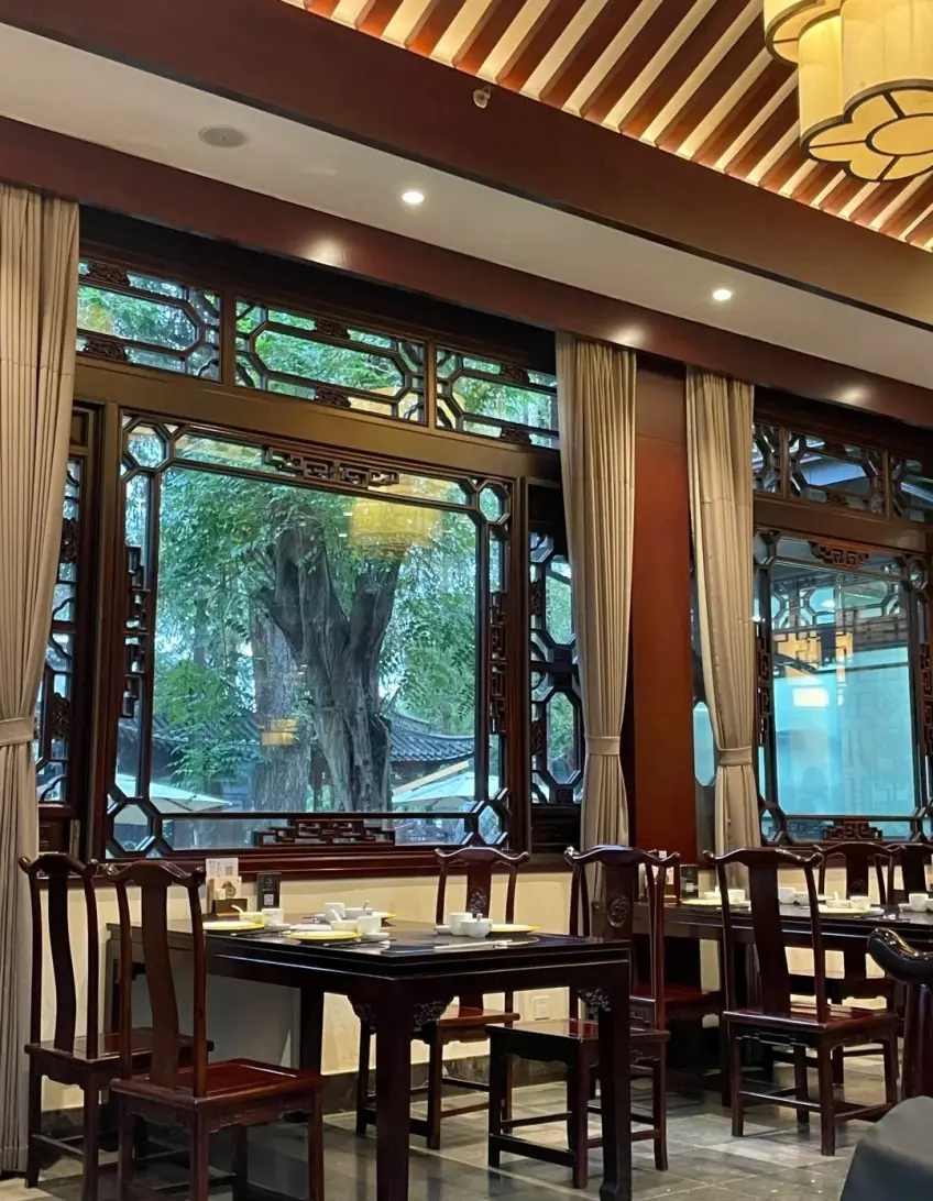 迎宾馆趣园茶社雅座与茶席竖图
