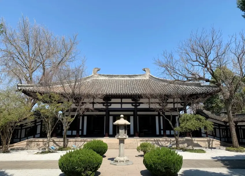 鉴真纪念堂日式庭院与石灯笼