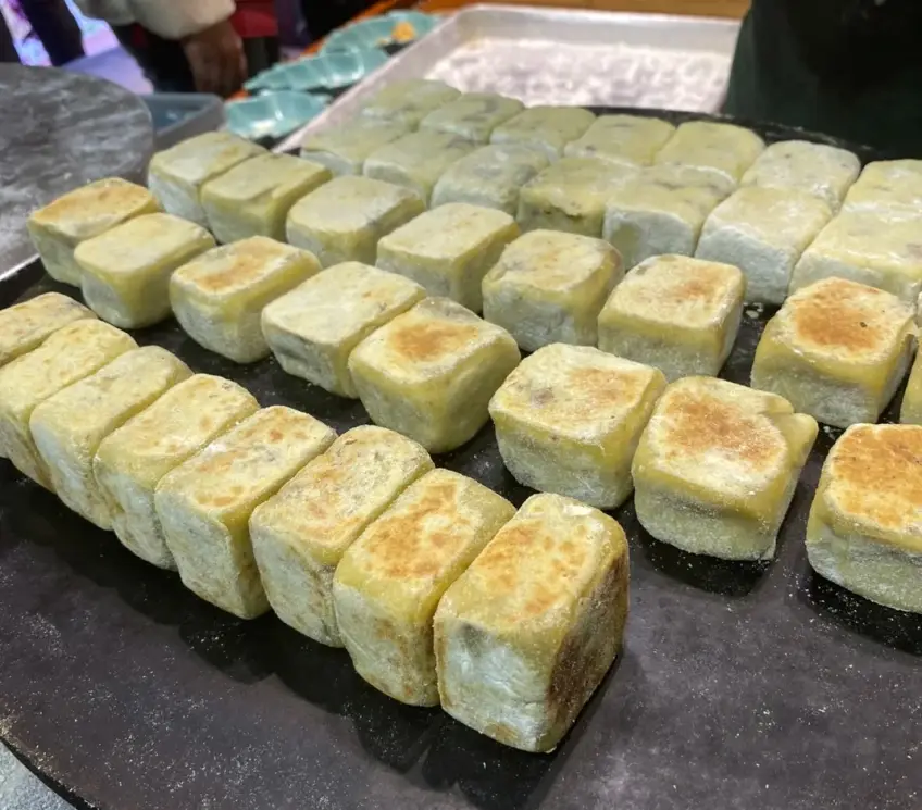 绿豆糕桂花细腻糕点盘