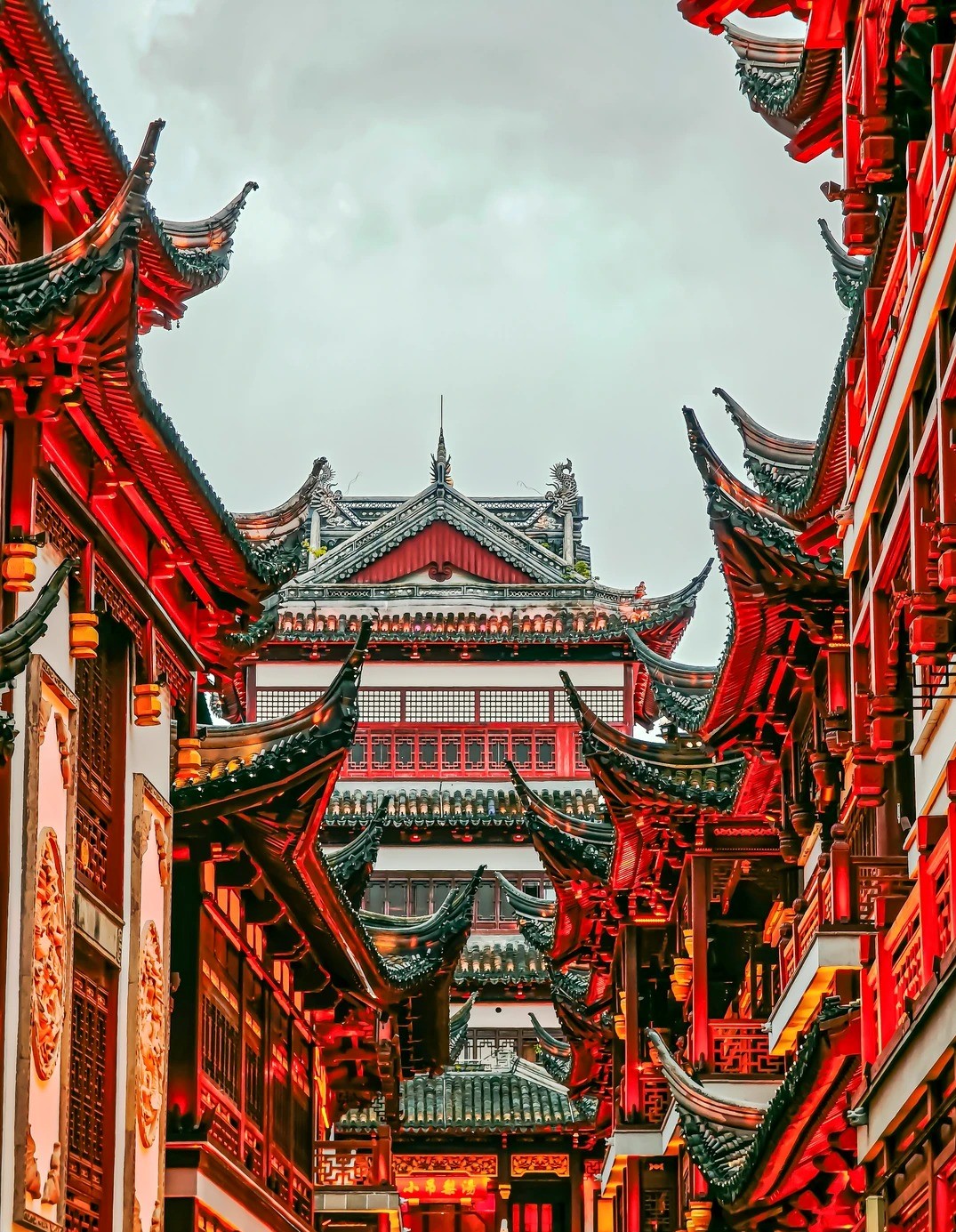 上海城隍庙深度游玩指南：祈福民俗文化品美食赏夜景，一站式玩转老上海