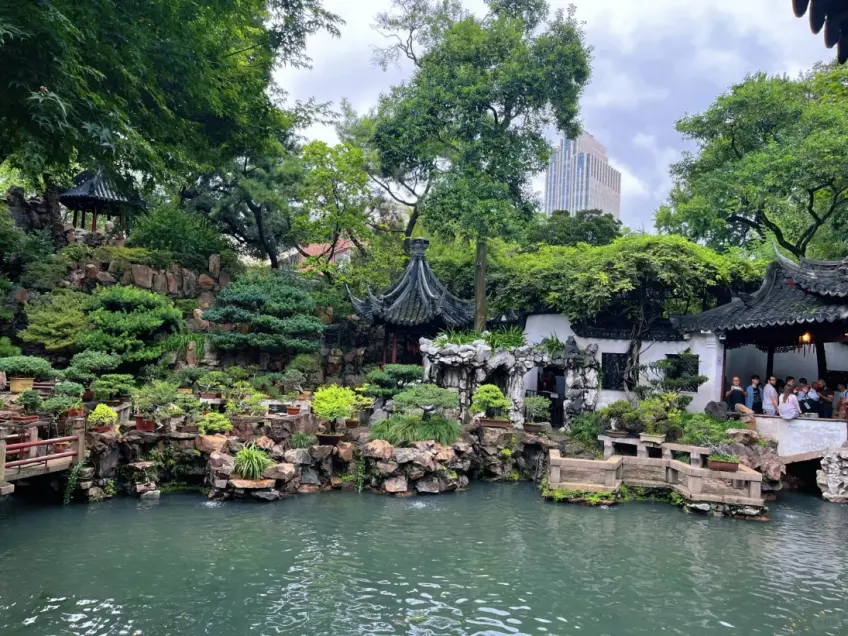 假山石径飞檐小亭实拍