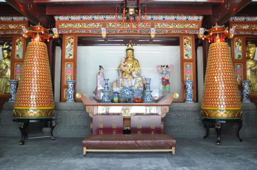 药王与慈航殿内景象