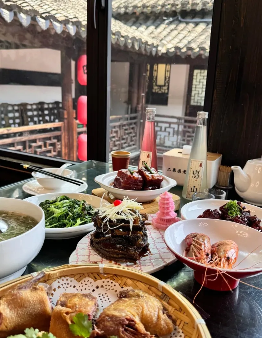 二泉园窗边脆鳝整桌菜