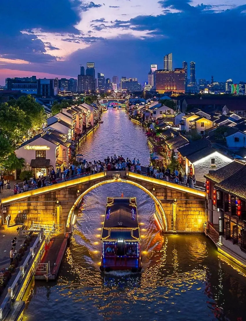无锡南长街夜景运河游船石桥