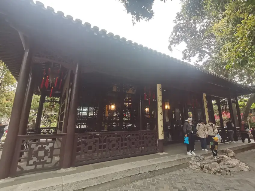 何园宅院亭台游人横图